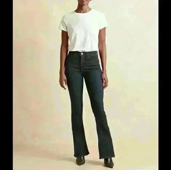 Bananas republic mid  rise flair Jean's size 8 - Picture 1 of 6